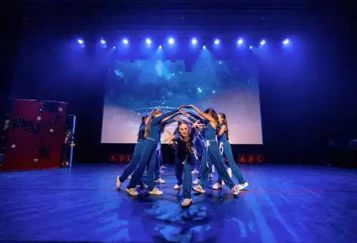 A_Different_Shot_MLX_Eindshow_2026_Teaser_Photography-4-cine_deskt.webp